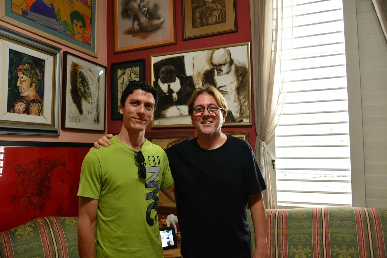 Luis Alberto Saldaña, with Toni Piñera, with artists and colleagues