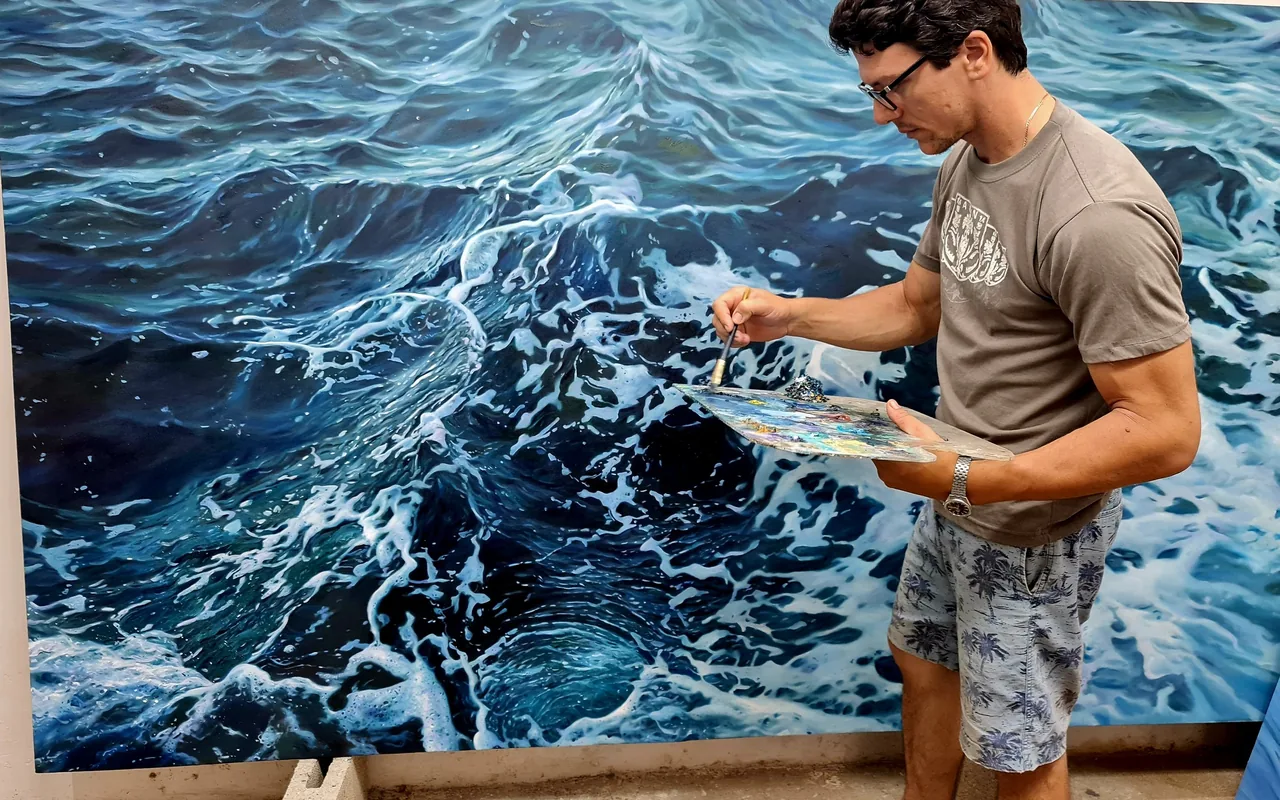 Luis Alberto Saldaña, in the studio, 2023