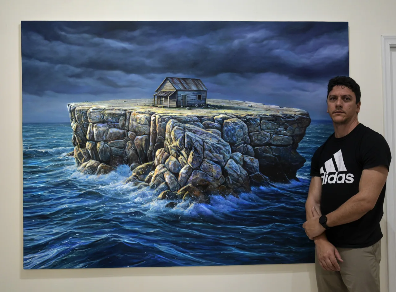 Luis Alberto Saldaña, in the studio